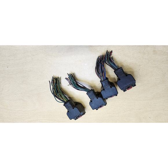 2005 Jeep Grand Cherokee V8 4.7 ECM Engine Computer 56044551AJ Wiring & Plugs - Picture 3 of 4